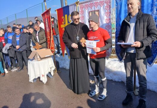 Plivanje za Časni krst u Rogatici [FOTO]