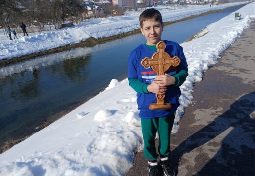 Plivanje za Časni krst u Rogatici [FOTO]