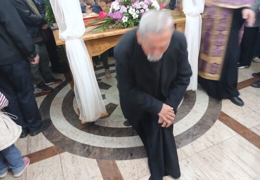 Bogosluženje uz iznošenje i celivanje plaštenice