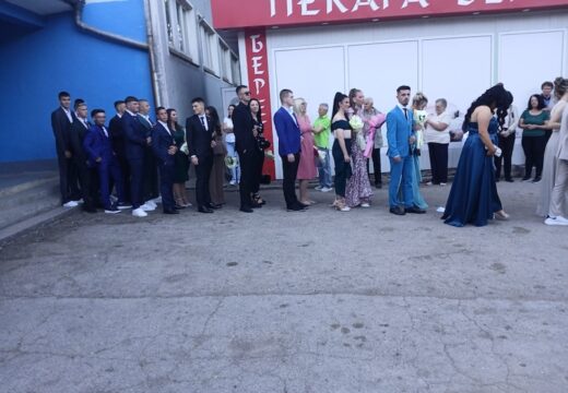 Maturanti iz Rogatice zakoračili u svijet odraslih [FOTO]