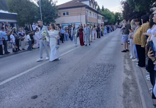 Maturanti iz Rogatice zakoračili u svijet odraslih [FOTO]