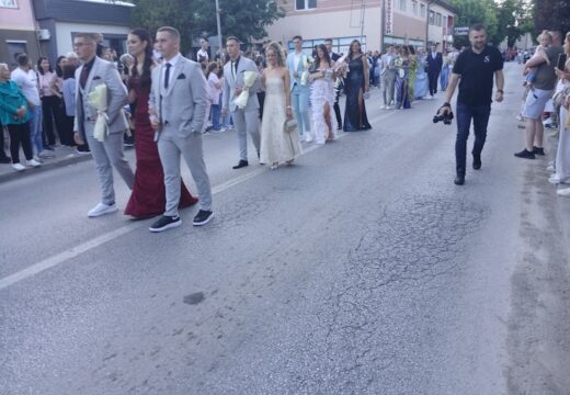 Maturanti iz Rogatice zakoračili u svijet odraslih [FOTO]