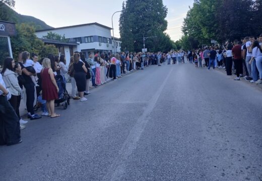 Maturanti iz Rogatice zakoračili u svijet odraslih [FOTO]