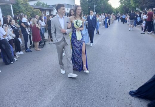 Maturanti iz Rogatice zakoračili u svijet odraslih [FOTO]