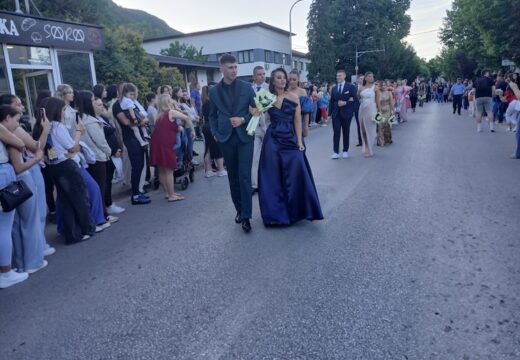 Maturanti iz Rogatice zakoračili u svijet odraslih [FOTO]