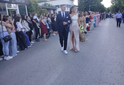 Maturanti iz Rogatice zakoračili u svijet odraslih [FOTO]