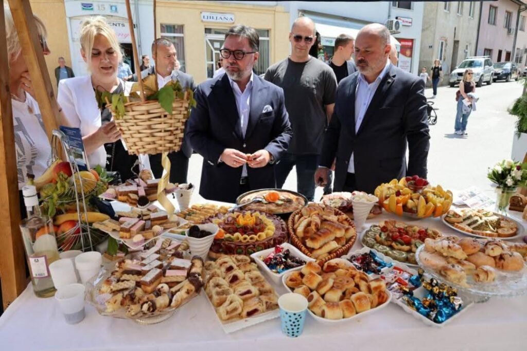 „Višegradski korzo“ okupio brojne posjetioce