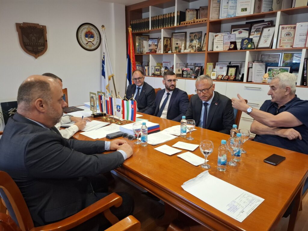 Uručeni ključevi stanova porodicama poginulih boraca u naselju Garča