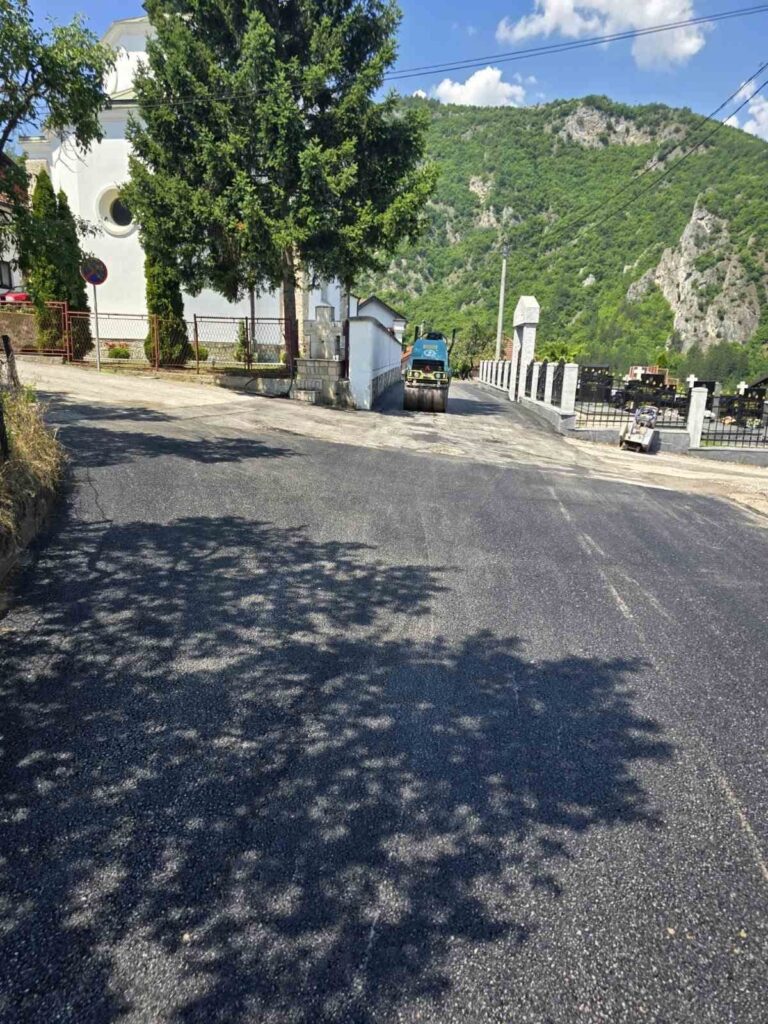 Asfaltiran prilazni put crkvi na Megdanu
