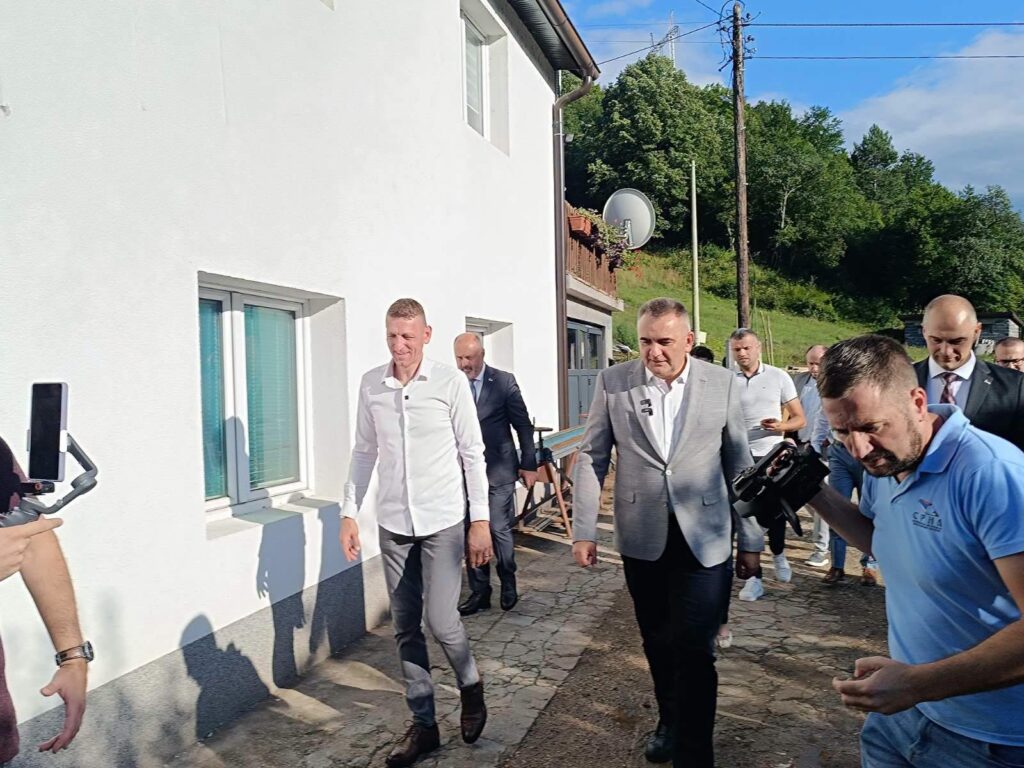 Minić posjetio višečlanu porodicu Pecikoza